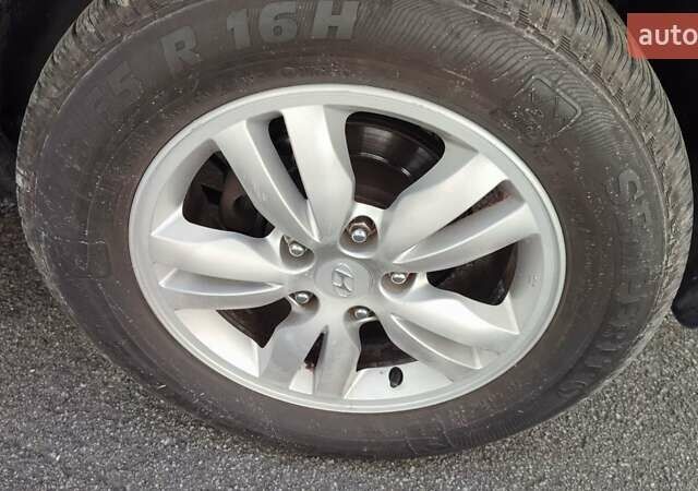 Чорний Хендай Туксон, об'ємом двигуна 2 л та пробігом 157 тис. км за 10000 $, фото 5 на Automoto.ua