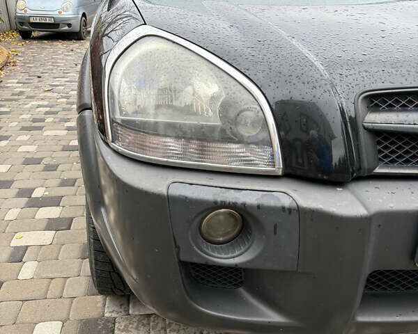 Черный Хендай Туксон, объемом двигателя 2.66 л и пробегом 205 тыс. км за 10000 $, фото 6 на Automoto.ua