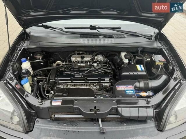 Черный Хендай Туксон, объемом двигателя 2 л и пробегом 237 тыс. км за 8350 $, фото 30 на Automoto.ua