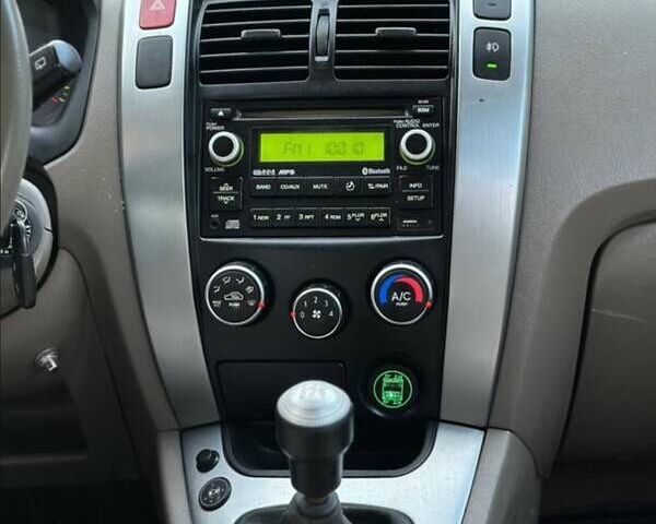 Черный Хендай Туксон, объемом двигателя 1.98 л и пробегом 198 тыс. км за 8250 $, фото 20 на Automoto.ua