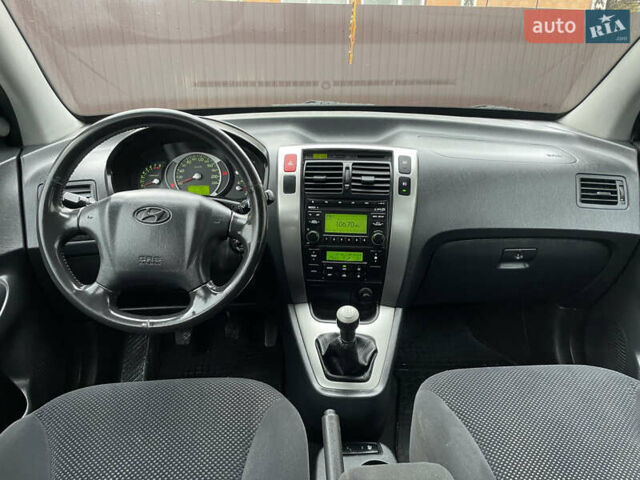 Чорний Хендай Туксон, об'ємом двигуна 2 л та пробігом 200 тис. км за 8450 $, фото 30 на Automoto.ua