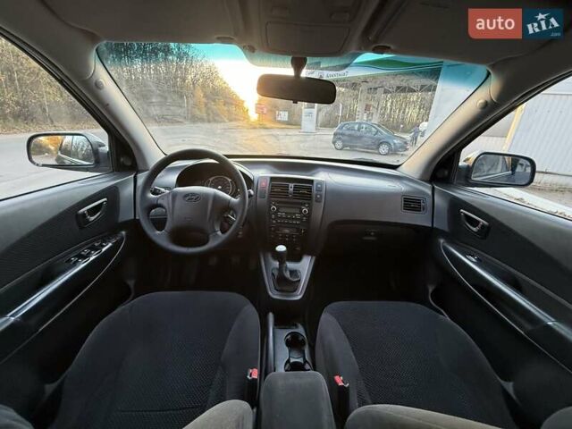 Черный Хендай Туксон, объемом двигателя 2 л и пробегом 148 тыс. км за 8700 $, фото 25 на Automoto.ua