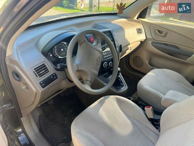 Чорний Хендай Туксон, об'ємом двигуна 2 л та пробігом 187 тис. км за 7900 $, фото 8 на Automoto.ua