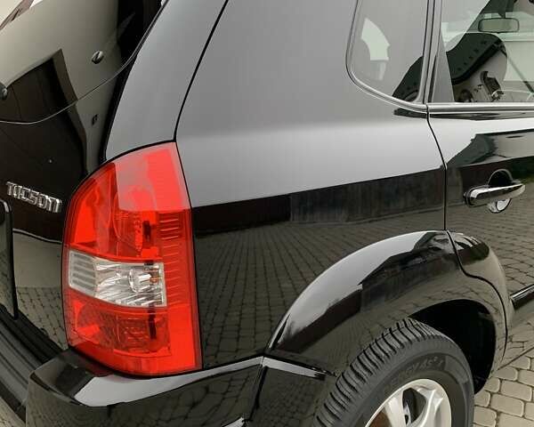 Черный Хендай Туксон, объемом двигателя 2 л и пробегом 114 тыс. км за 8850 $, фото 19 на Automoto.ua