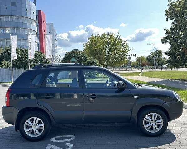 Хендай Туксон 2009 в Харькове на Automoto.ua Черный Хендай Туксон, объемом двигателя 1.99 л и пробегом 92 тыс. км за 9500 $, фото 7 на Automoto.ua