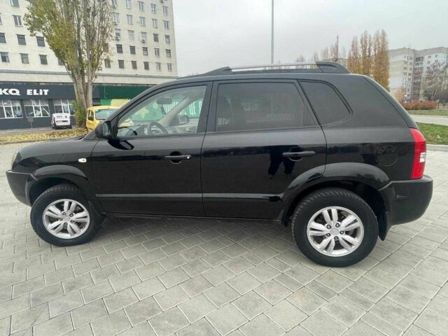 Черный Хендай Туксон, объемом двигателя 2 л и пробегом 168 тыс. км за 7500 $, фото 6 на Automoto.ua