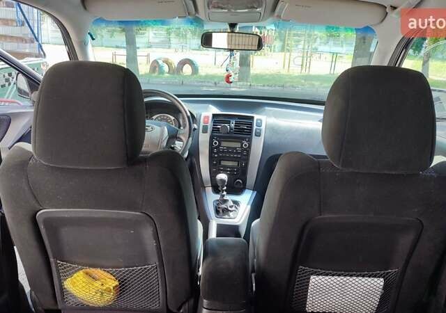 Чорний Хендай Туксон, об'ємом двигуна 2 л та пробігом 157 тис. км за 10000 $, фото 1 на Automoto.ua