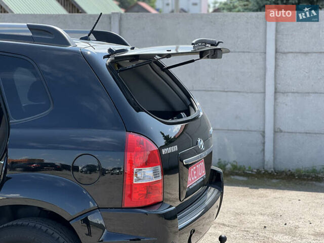Чорний Хендай Туксон, об'ємом двигуна 2 л та пробігом 163 тис. км за 9199 $, фото 8 на Automoto.ua