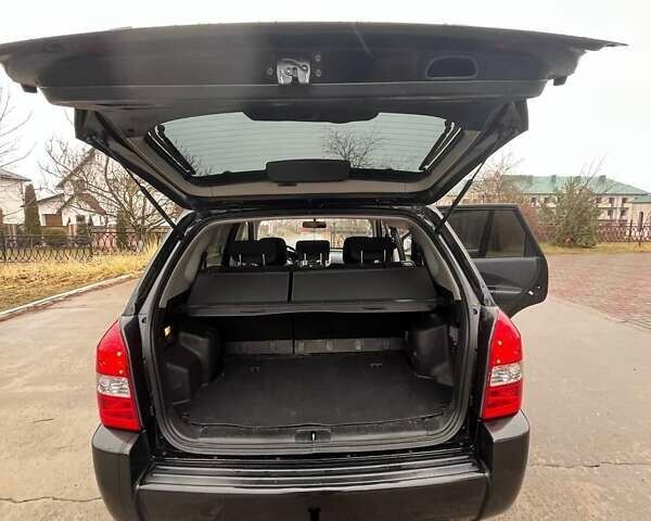 Черный Хендай Туксон, объемом двигателя 2 л и пробегом 128 тыс. км за 9200 $, фото 13 на Automoto.ua