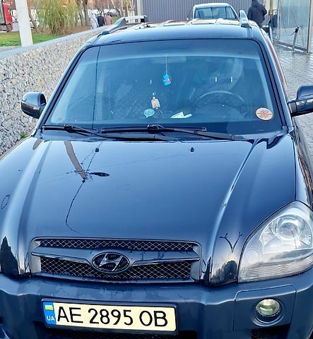 Черный Хендай Туксон, объемом двигателя 2 л и пробегом 240 тыс. км за 8700 $, фото 6 на Automoto.ua