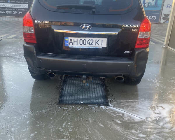 Черный Хендай Туксон, объемом двигателя 2.7 л и пробегом 170 тыс. км за 6000 $, фото 8 на Automoto.ua