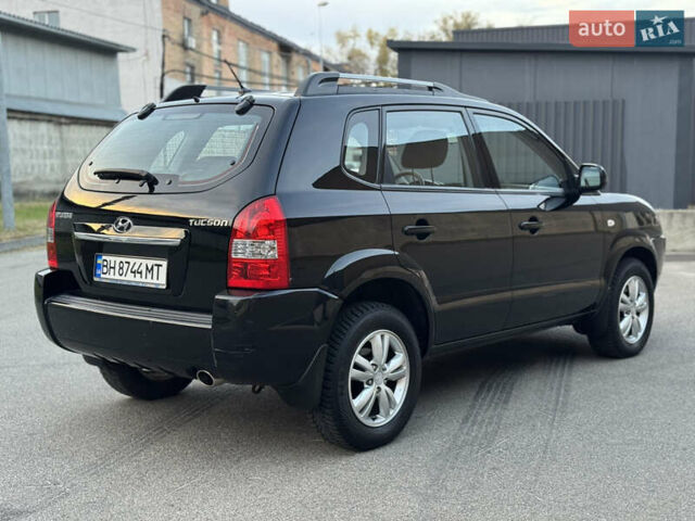 Хендай Туксон 2009 в Киеве на Automoto.ua Черный Хендай Туксон, объемом двигателя 2 л и пробегом 110 тыс. км за 8700 $, фото 4 на Automoto.ua