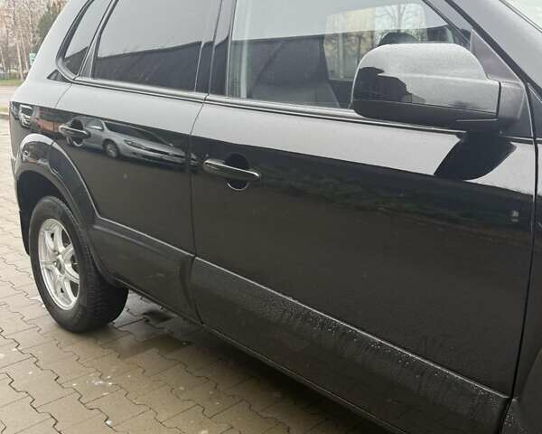 Черный Хендай Туксон, объемом двигателя 2 л и пробегом 237 тыс. км за 8350 $, фото 16 на Automoto.ua