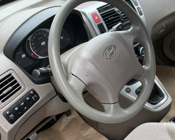 Черный Хендай Туксон, объемом двигателя 2 л и пробегом 191 тыс. км за 8500 $, фото 34 на Automoto.ua