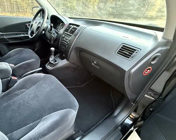 Черный Хендай Туксон, объемом двигателя 2 л и пробегом 148 тыс. км за 8700 $, фото 24 на Automoto.ua