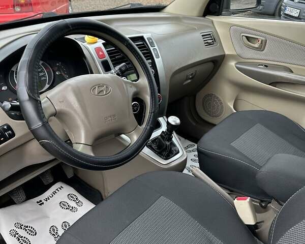 Чорний Хендай Туксон, об'ємом двигуна 2 л та пробігом 166 тис. км за 7500 $, фото 9 на Automoto.ua