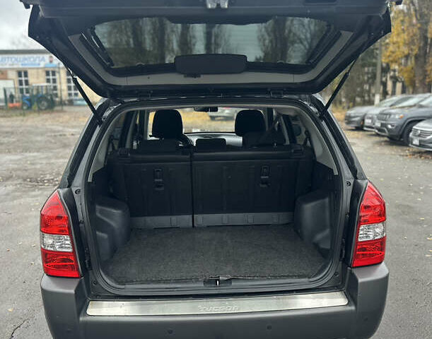 Чорний Хендай Туксон, об'ємом двигуна 1.98 л та пробігом 230 тис. км за 8700 $, фото 9 на Automoto.ua