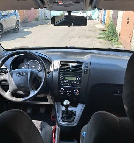 Чорний Хендай Туксон, об'ємом двигуна 1.99 л та пробігом 286 тис. км за 9499 $, фото 7 на Automoto.ua