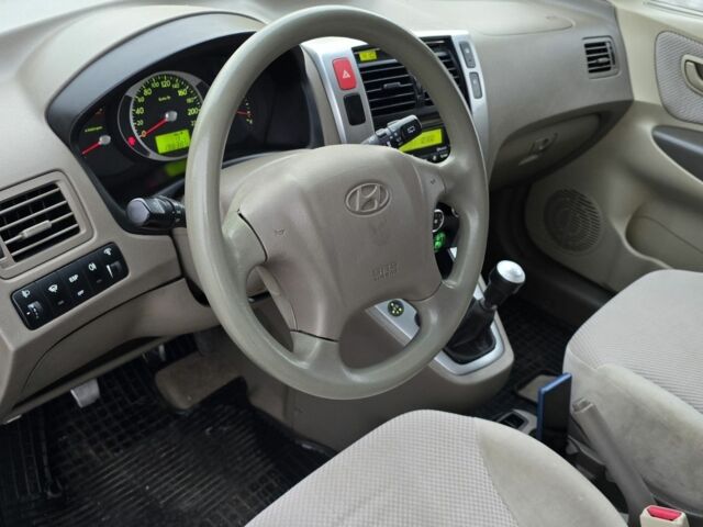 Черный Хендай Туксон, объемом двигателя 2 л и пробегом 198 тыс. км за 7999 $, фото 3 на Automoto.ua