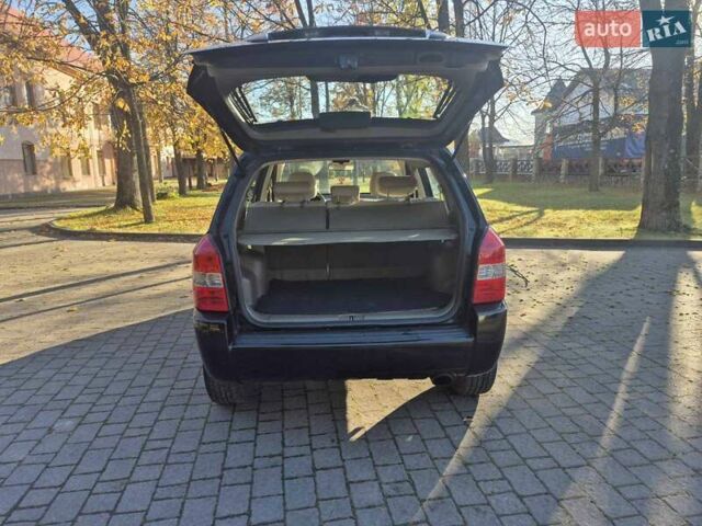 Чорний Хендай Туксон, об'ємом двигуна 2 л та пробігом 187 тис. км за 7900 $, фото 4 на Automoto.ua