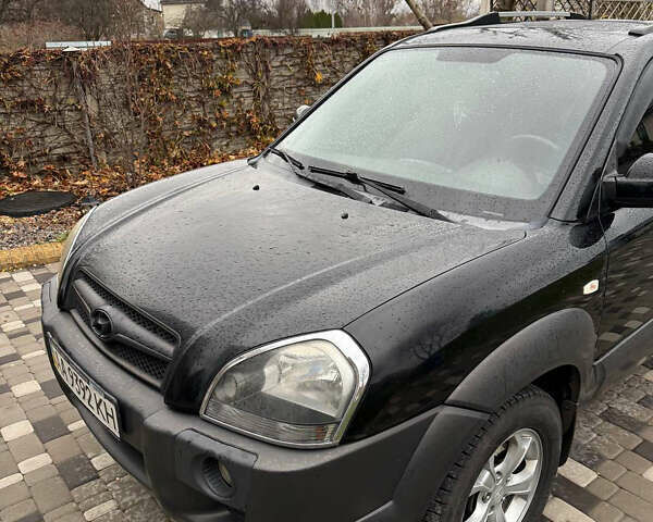 Черный Хендай Туксон, объемом двигателя 2.66 л и пробегом 205 тыс. км за 10000 $, фото 3 на Automoto.ua