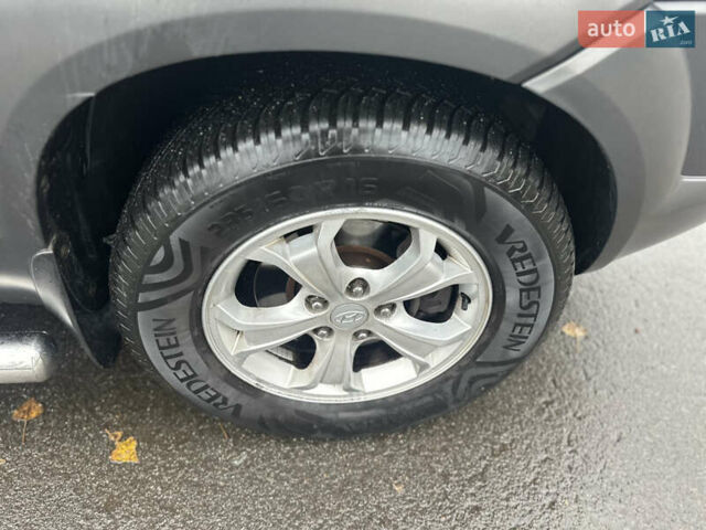 Чорний Хендай Туксон, об'ємом двигуна 1.98 л та пробігом 230 тис. км за 8700 $, фото 8 на Automoto.ua