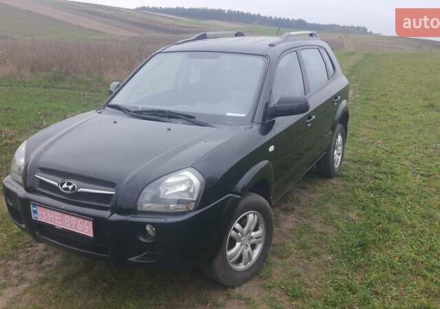 Черный Хендай Туксон, объемом двигателя 2 л и пробегом 198 тыс. км за 8200 $, фото 2 на Automoto.ua
