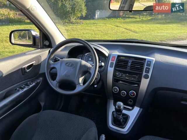 Черный Хендай Туксон, объемом двигателя 2 л и пробегом 198 тыс. км за 8200 $, фото 15 на Automoto.ua