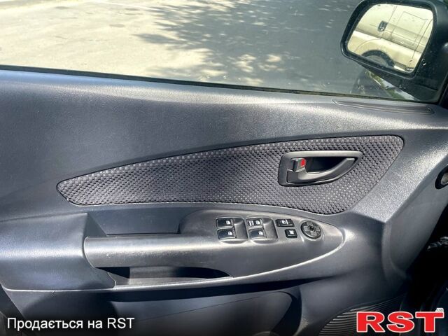 Чорний Хендай Туксон, об'ємом двигуна 2 л та пробігом 182 тис. км за 8700 $, фото 7 на Automoto.ua