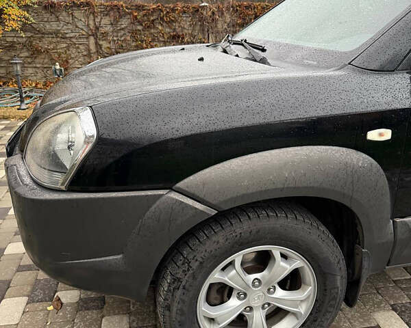 Черный Хендай Туксон, объемом двигателя 2.66 л и пробегом 205 тыс. км за 10000 $, фото 55 на Automoto.ua