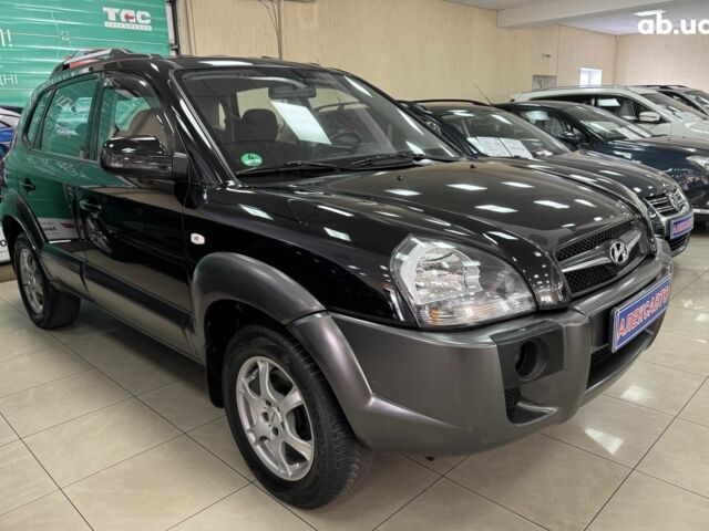 Черный Хендай Туксон, объемом двигателя 0 л и пробегом 160 тыс. км за 8800 $, фото 4 на Automoto.ua