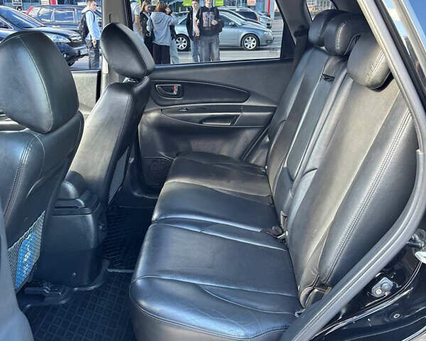 Черный Хендай Туксон, объемом двигателя 2 л и пробегом 231 тыс. км за 8400 $, фото 10 на Automoto.ua