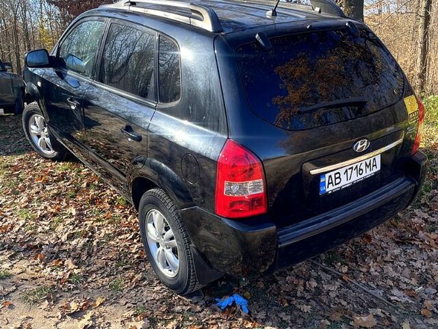 Чорний Хендай Туксон, об'ємом двигуна 2 л та пробігом 182 тис. км за 8700 $, фото 4 на Automoto.ua