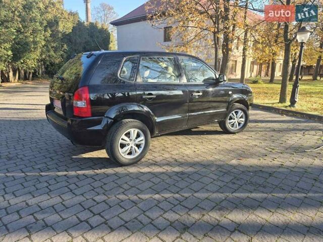 Чорний Хендай Туксон, об'ємом двигуна 2 л та пробігом 187 тис. км за 7900 $, фото 2 на Automoto.ua
