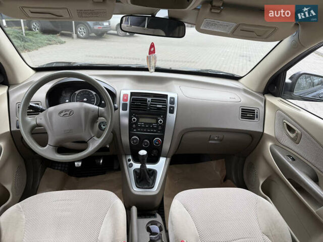 Черный Хендай Туксон, объемом двигателя 2 л и пробегом 191 тыс. км за 8500 $, фото 47 на Automoto.ua