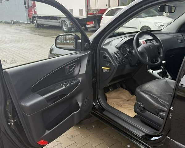 Черный Хендай Туксон, объемом двигателя 2 л и пробегом 237 тыс. км за 8350 $, фото 25 на Automoto.ua