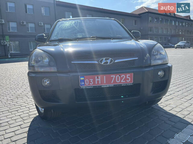 Черный Хендай Туксон, объемом двигателя 2 л и пробегом 137 тыс. км за 8800 $, фото 10 на Automoto.ua