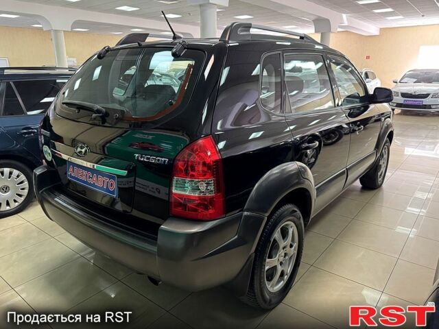 Черный Хендай Туксон, объемом двигателя 2 л и пробегом 160 тыс. км за 8800 $, фото 4 на Automoto.ua