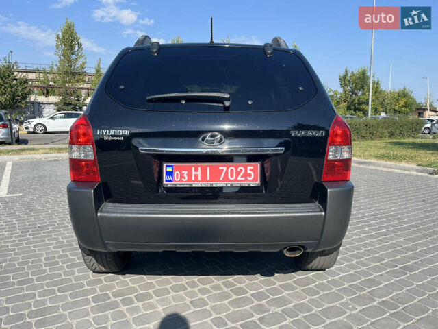 Черный Хендай Туксон, объемом двигателя 2 л и пробегом 137 тыс. км за 8800 $, фото 4 на Automoto.ua