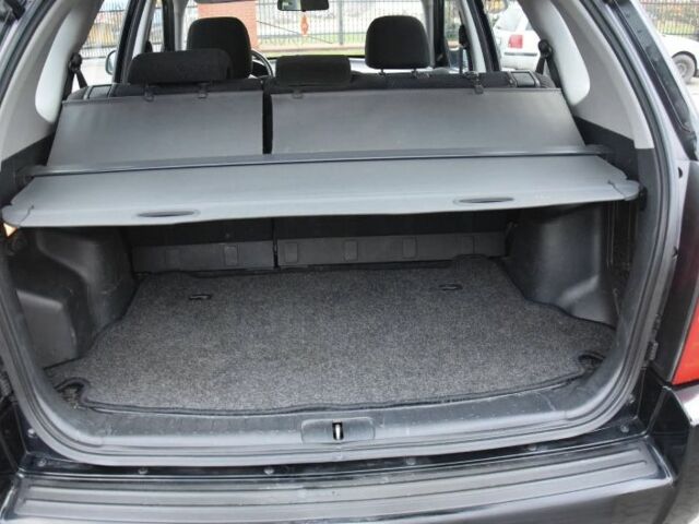 Черный Хендай Туксон, объемом двигателя 2 л и пробегом 184 тыс. км за 5480 $, фото 19 на Automoto.ua