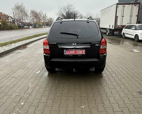 Черный Хендай Туксон, объемом двигателя 2 л и пробегом 237 тыс. км за 8350 $, фото 6 на Automoto.ua