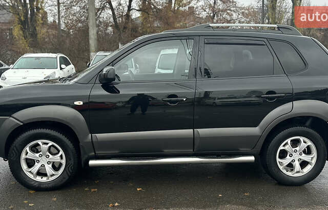 Чорний Хендай Туксон, об'ємом двигуна 1.98 л та пробігом 230 тис. км за 8700 $, фото 2 на Automoto.ua