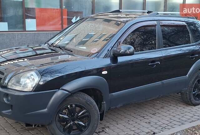 Черный Хендай Туксон, объемом двигателя 1.99 л и пробегом 240 тыс. км за 8700 $, фото 4 на Automoto.ua