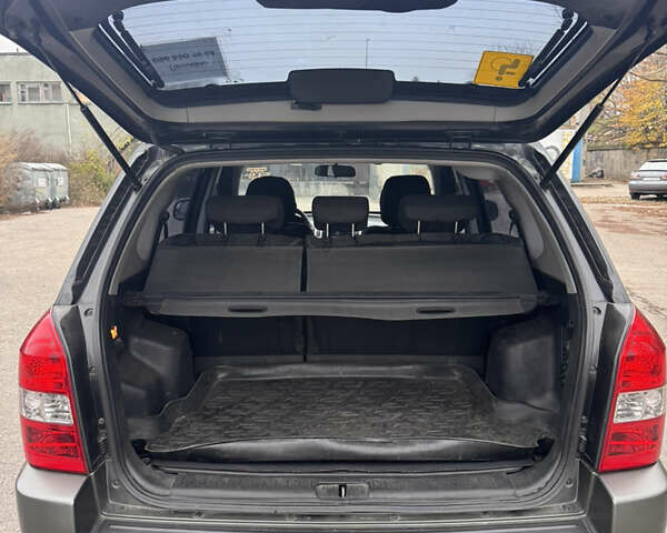 Черный Хендай Туксон, объемом двигателя 1.98 л и пробегом 120 тыс. км за 8500 $, фото 11 на Automoto.ua