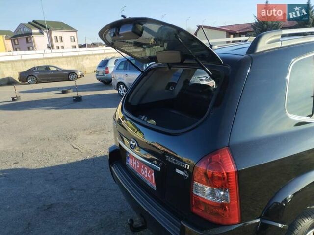 Черный Хендай Туксон, объемом двигателя 1.99 л и пробегом 159 тыс. км за 9700 $, фото 3 на Automoto.ua