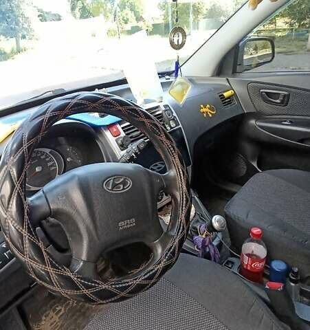 Черный Хендай Туксон, объемом двигателя 2 л и пробегом 226 тыс. км за 8700 $, фото 7 на Automoto.ua