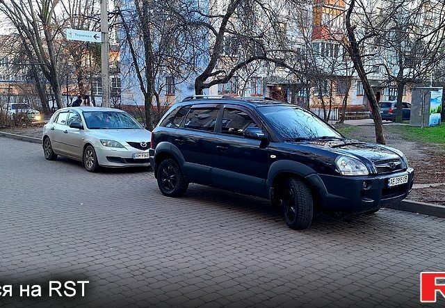 Черный Хендай Туксон, объемом двигателя 2 л и пробегом 240 тыс. км за 8700 $, фото 3 на Automoto.ua