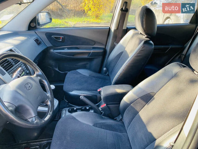 Черный Хендай Туксон, объемом двигателя 1.99 л и пробегом 95 тыс. км за 8700 $, фото 9 на Automoto.ua