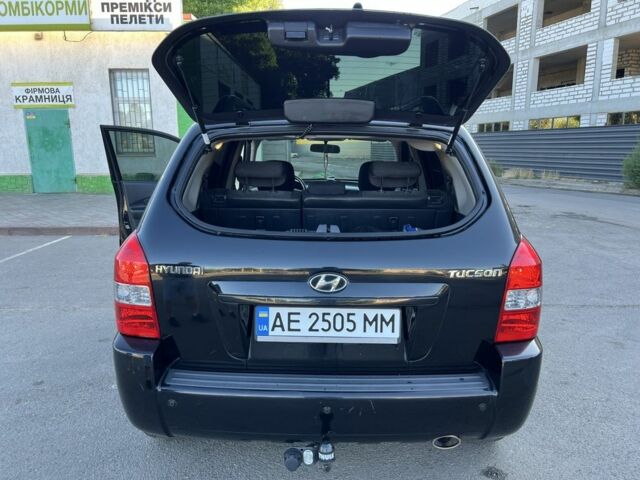 Хендай Туксон 2009 в Кривом Роге на Automoto.ua Черный Хендай Туксон, объемом двигателя 2 л и пробегом 245 тыс. км за 7900 $, фото 3 на Automoto.ua