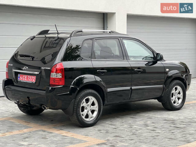 Чорний Хендай Туксон, об'ємом двигуна 2 л та пробігом 163 тис. км за 9199 $, фото 3 на Automoto.ua